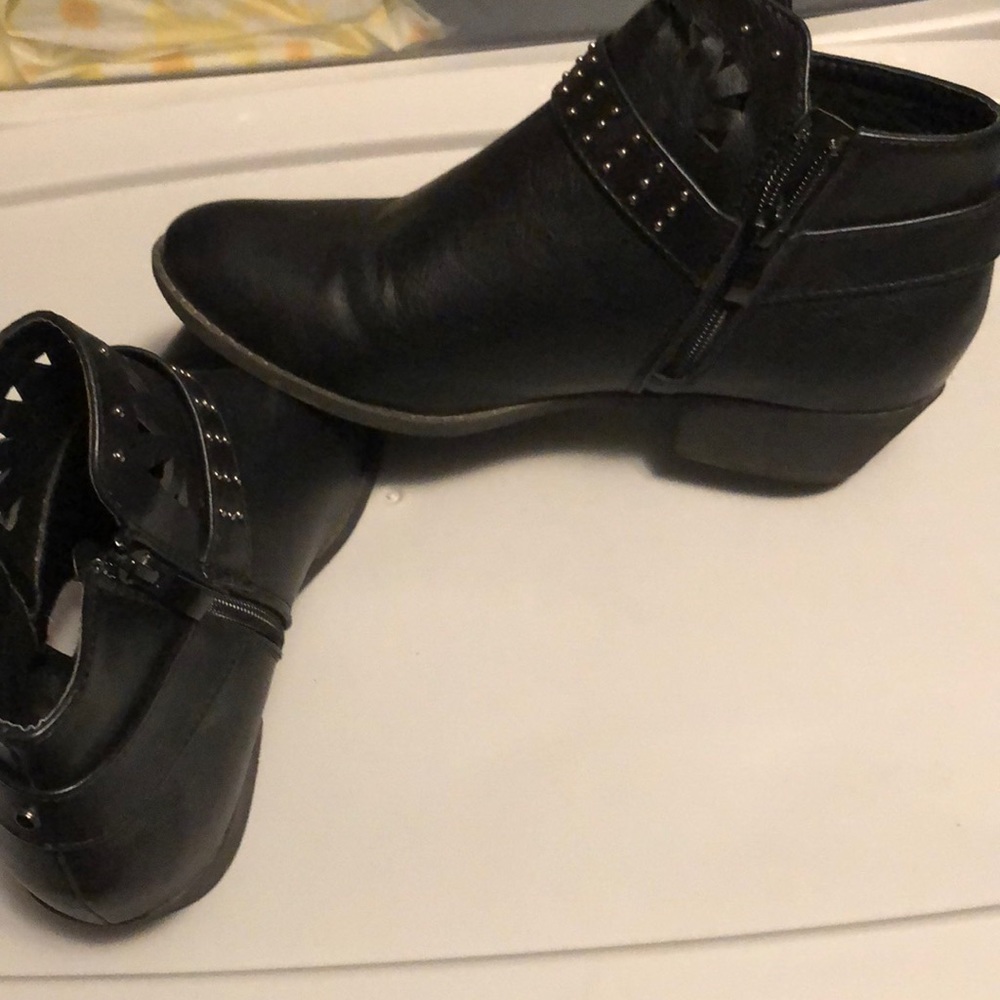 Top moda booties in good condition